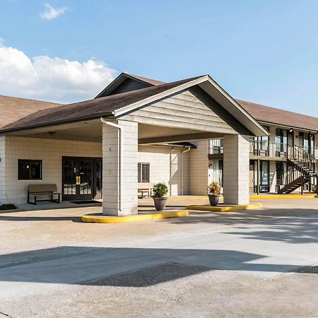 Econo Lodge Inn & Suites Branson Shepherd Of The Hills Expy Exterior photo